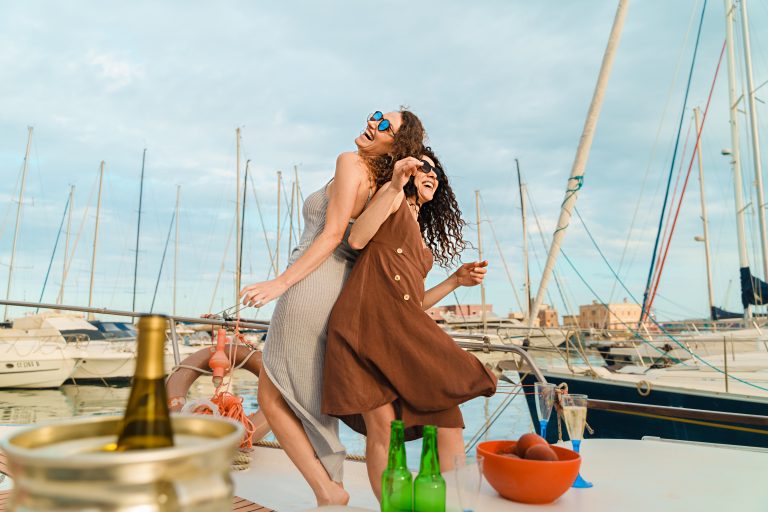 Despedida de soltera en Ibiza con catamarán